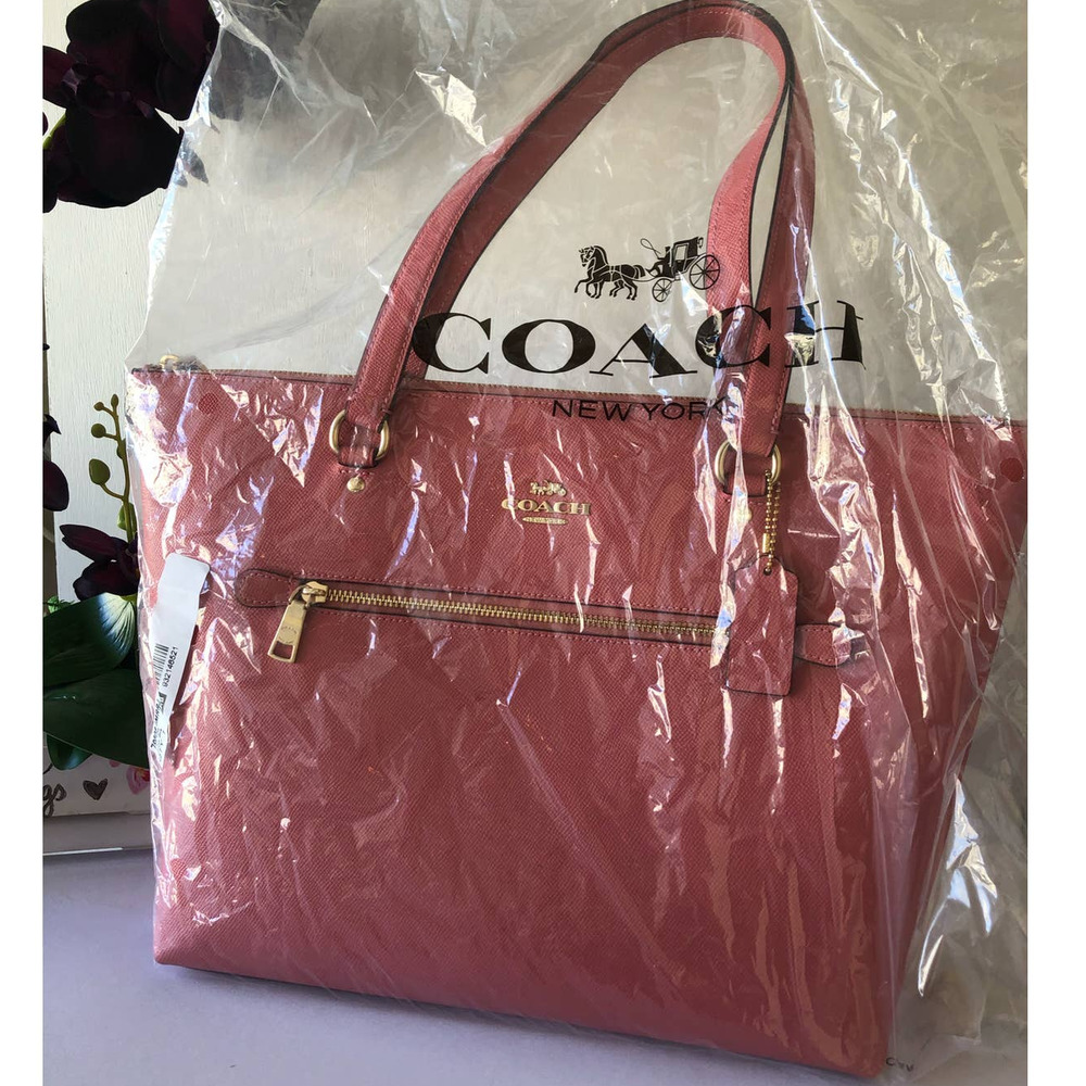 🔥Price drop Coach Gallery Tote in Taffy/Gold and wallet set - Picture 16 of 16